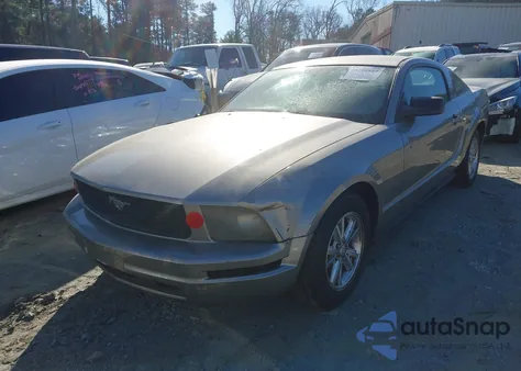 2008 Ford Mustang V6 Deluxe z USA, uszkodzony, nr VIN 1ZVHT80N185162090